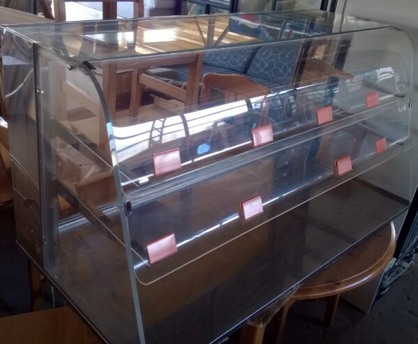 Lauapealne neutraalne vitriin