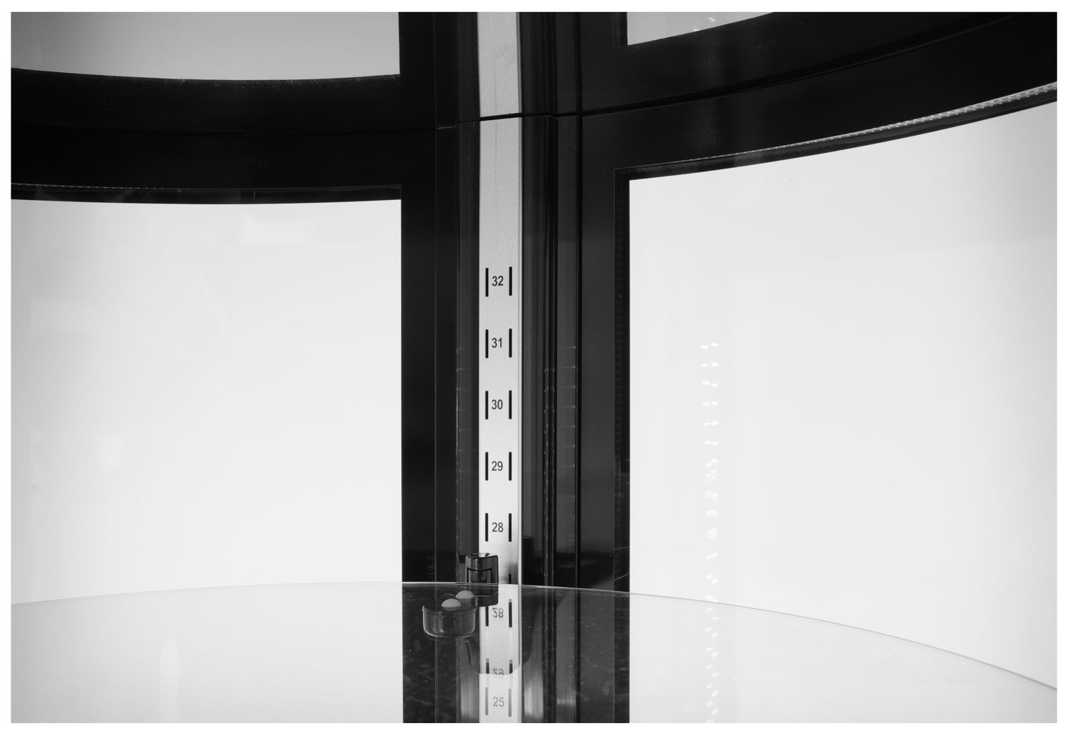 Round cake display , Arktic, 230V/460W, ⌀680x(H)1755mm - Image 4